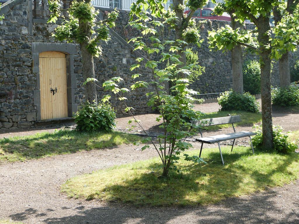 Hotel-Restaurant Les Planchettes Saint-Flour  Exterior foto